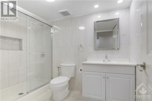 668 Decoeur Drive, Ottawa, ON - Indoor Photo Showing Bathroom