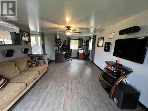 5116 Sunset Drive, Fort Nelson, BC - Indoor Photo Showing Living Room