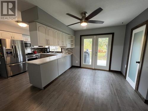 5116 Sunset Drive, Fort Nelson, BC - Indoor Photo Showing Kitchen