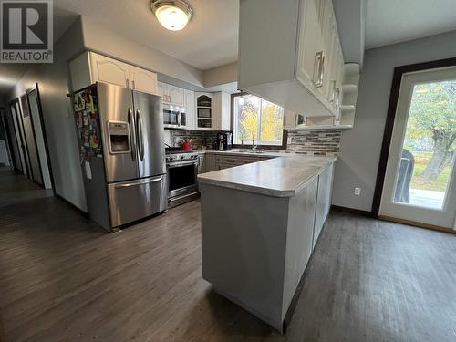 5116 Sunset Drive, Fort Nelson, BC - Indoor Photo Showing Kitchen