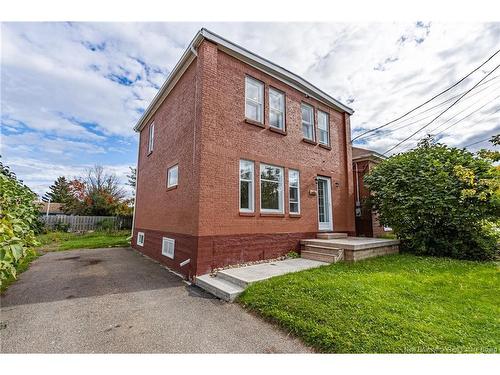 686 Bridge St, Bathurst, NB 