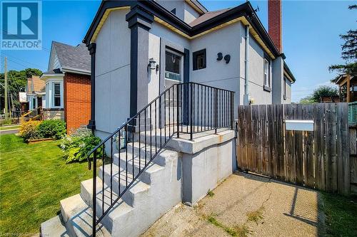 39 Weir Street S, Hamilton, ON - Outdoor