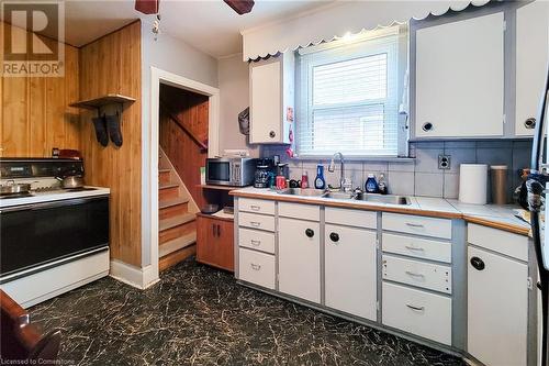 39 Weir Street S, Hamilton, ON - Indoor Photo Showing Kitchen With Double Sink