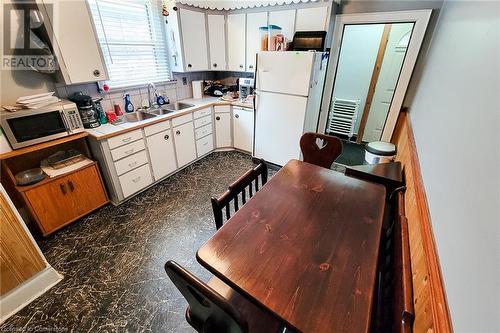 39 Weir Street S, Hamilton, ON - Indoor Photo Showing Kitchen With Double Sink