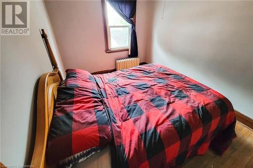 39 Weir Street S, Hamilton, ON - Indoor Photo Showing Bedroom