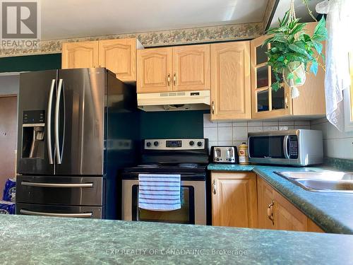 820 Denise Street, Timmins, ON - Indoor Photo Showing Kitchen