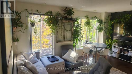 804 - 5 Everson Drive, Toronto, ON - Indoor Photo Showing Living Room