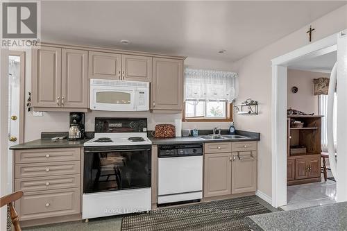 18329 County 2 Road, South Glengarry, ON - Indoor Photo Showing Kitchen With Double Sink