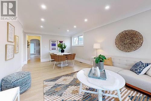 521 Hughson Street N, Hamilton, ON - Indoor Photo Showing Living Room