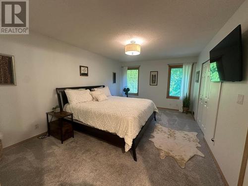 118 Weeks Road, Genelle, BC - Indoor Photo Showing Bedroom