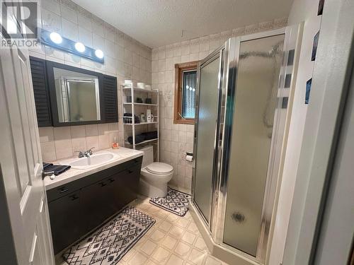 118 Weeks Road, Genelle, BC - Indoor Photo Showing Bathroom