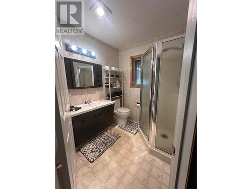 118 Weeks Road, Genelle, BC - Indoor Photo Showing Bathroom