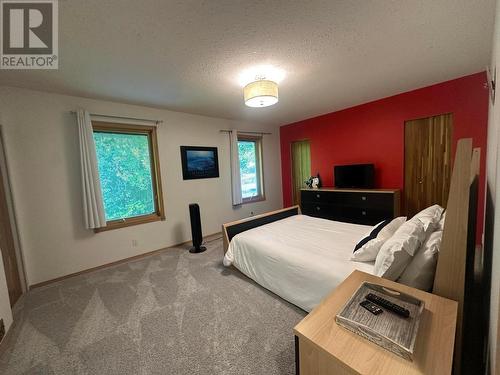 118 Weeks Road, Genelle, BC - Indoor Photo Showing Bedroom