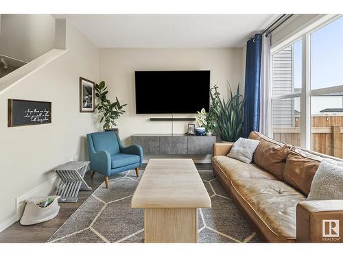 15184 25 St Nw, Edmonton, AB - Indoor Photo Showing Living Room