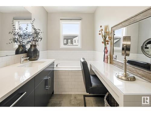 15184 25 St Nw, Edmonton, AB - Indoor Photo Showing Bathroom