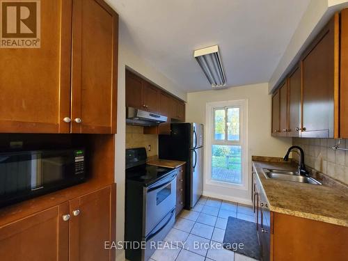 17 Lucas Lane, Ajax, ON - Indoor Photo Showing Kitchen With Double Sink