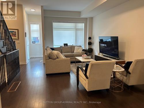 106 Laskin Drive, Vaughan, ON - Indoor Photo Showing Living Room