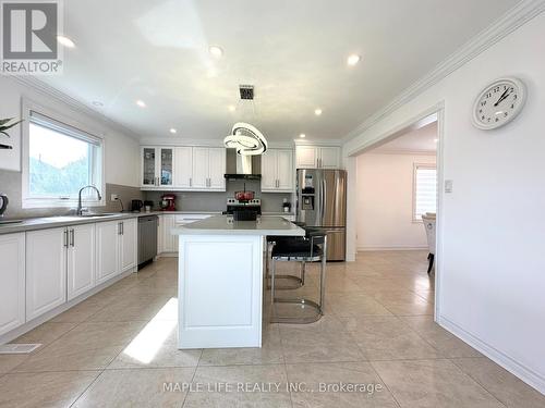 48 Brookshill Crescent, Richmond Hill, ON - Indoor Photo Showing Kitchen