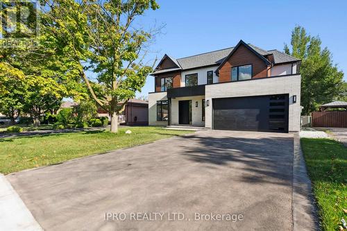 2082 Bridge Road W, Oakville, ON - Outdoor With Facade