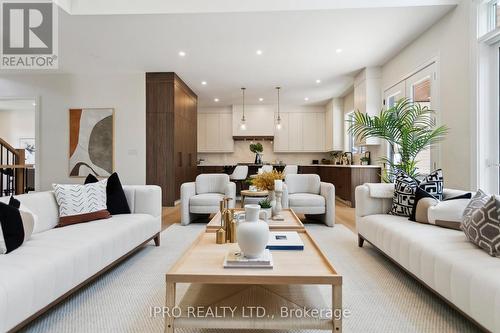 2082 Bridge Road W, Oakville, ON - Indoor Photo Showing Living Room