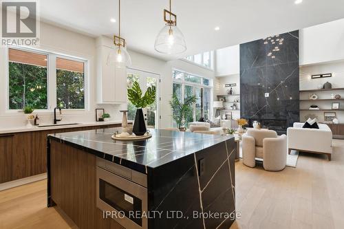 2082 Bridge Road W, Oakville, ON - Indoor Photo Showing Kitchen