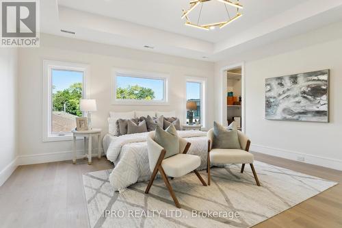 2082 Bridge Road W, Oakville, ON - Indoor Photo Showing Living Room