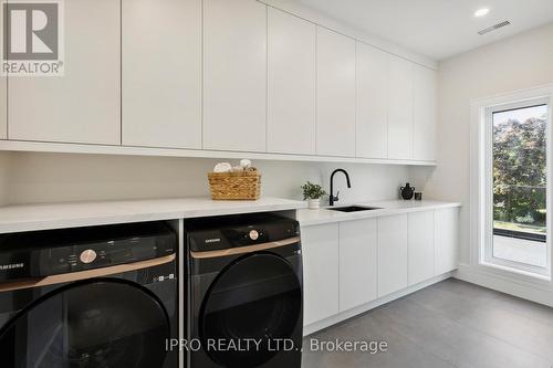 2082 Bridge Road W, Oakville, ON - Indoor Photo Showing Laundry Room