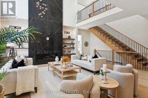 2082 Bridge Road W, Oakville, ON - Indoor Photo Showing Living Room