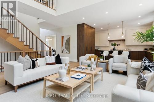 2082 Bridge Road W, Oakville, ON - Indoor Photo Showing Living Room