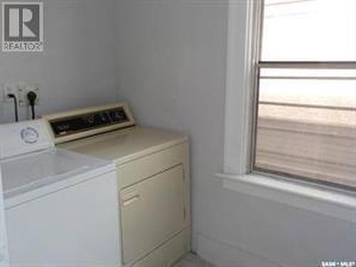 413 Idylwyld Drive N, Saskatoon, SK - Indoor Photo Showing Laundry Room