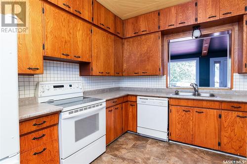 308 2Nd Street E, Wynyard, SK - Indoor Photo Showing Kitchen With Double Sink