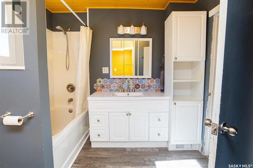 308 2Nd Street E, Wynyard, SK - Indoor Photo Showing Bathroom