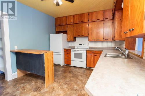 308 2Nd Street E, Wynyard, SK - Indoor Photo Showing Kitchen With Double Sink