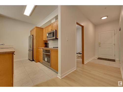 #234 10023 110 St Nw, Edmonton, AB - Indoor Photo Showing Kitchen