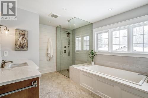 7 Falling Leaf Court, Aurora, ON - Indoor Photo Showing Bathroom