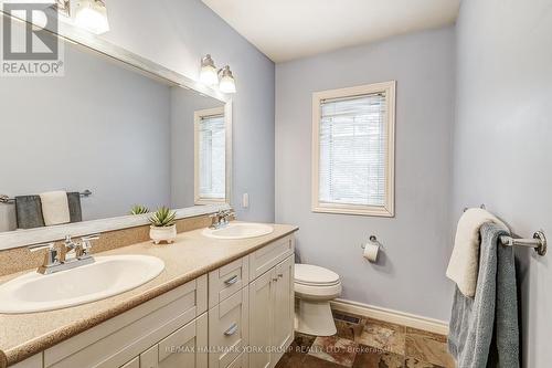 7 Falling Leaf Court, Aurora, ON - Indoor Photo Showing Bathroom