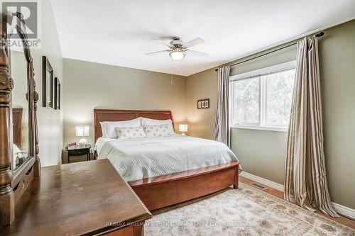 7 Falling Leaf Court, Aurora, ON - Indoor Photo Showing Bedroom