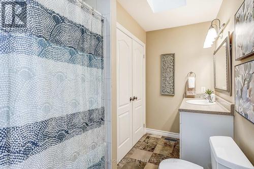 7 Falling Leaf Court, Aurora, ON - Indoor Photo Showing Bathroom