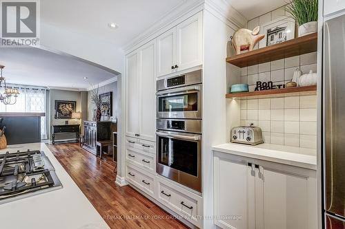 7 Falling Leaf Court, Aurora, ON - Indoor Photo Showing Kitchen