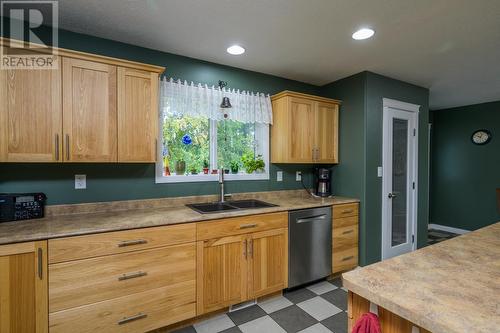 7000 Dawson Road, Prince George, BC - Indoor Photo Showing Kitchen With Double Sink