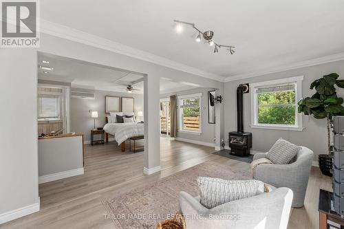 42 Centre Street N, Brampton, ON - Indoor Photo Showing Living Room