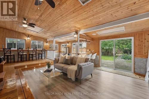 42 Centre Street N, Brampton, ON - Indoor Photo Showing Living Room