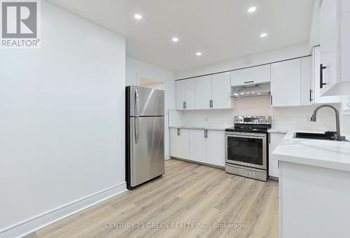 958 South Service Road, Mississauga, ON - Indoor Photo Showing Kitchen