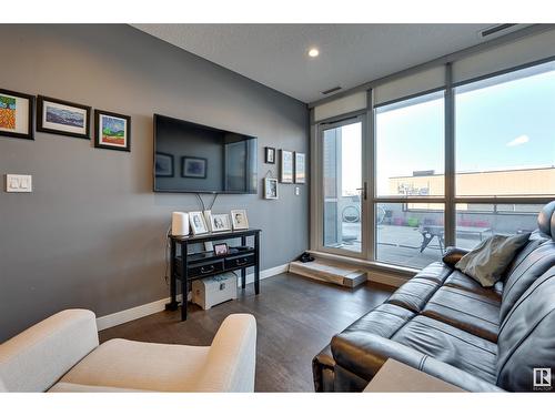 #505 10238 103 St Nw, Edmonton, AB - Indoor Photo Showing Living Room