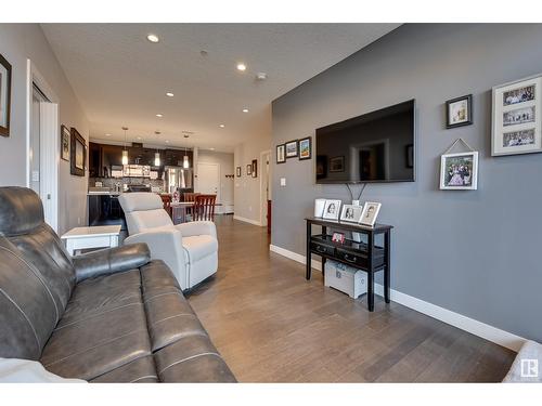 #505 10238 103 St Nw, Edmonton, AB - Indoor Photo Showing Living Room