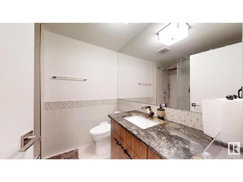 4152 Cameron Heights Pt Nw, Edmonton, AB - Indoor Photo Showing Bathroom