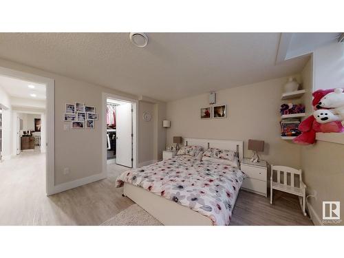 4152 Cameron Heights Pt Nw, Edmonton, AB - Indoor Photo Showing Bedroom