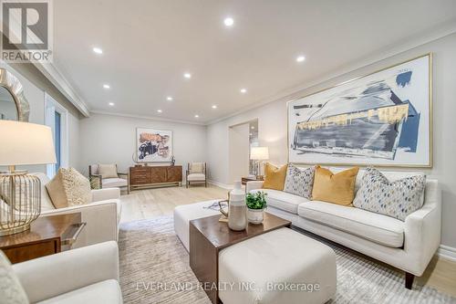 8 Elliotwood Court, Toronto, ON - Indoor Photo Showing Living Room