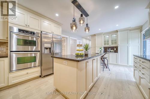 8 Elliotwood Court, Toronto, ON - Indoor Photo Showing Kitchen With Upgraded Kitchen