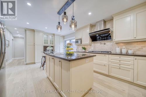 8 Elliotwood Court, Toronto, ON - Indoor Photo Showing Kitchen With Upgraded Kitchen